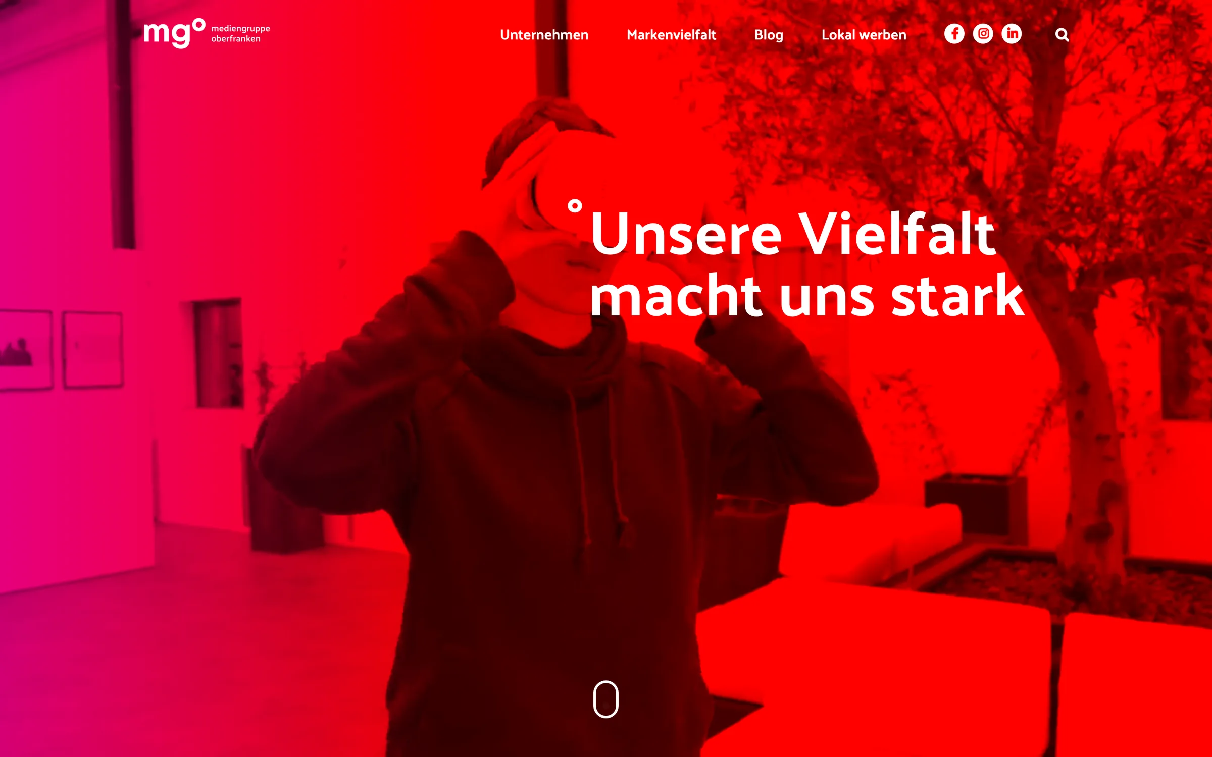 Mediengruppe Oberfranken homepage on desktop: a red-toned photograph under the headline 'Unsere Vielfalt macht uns stark' and the menu for company, brands, blog and local advertising